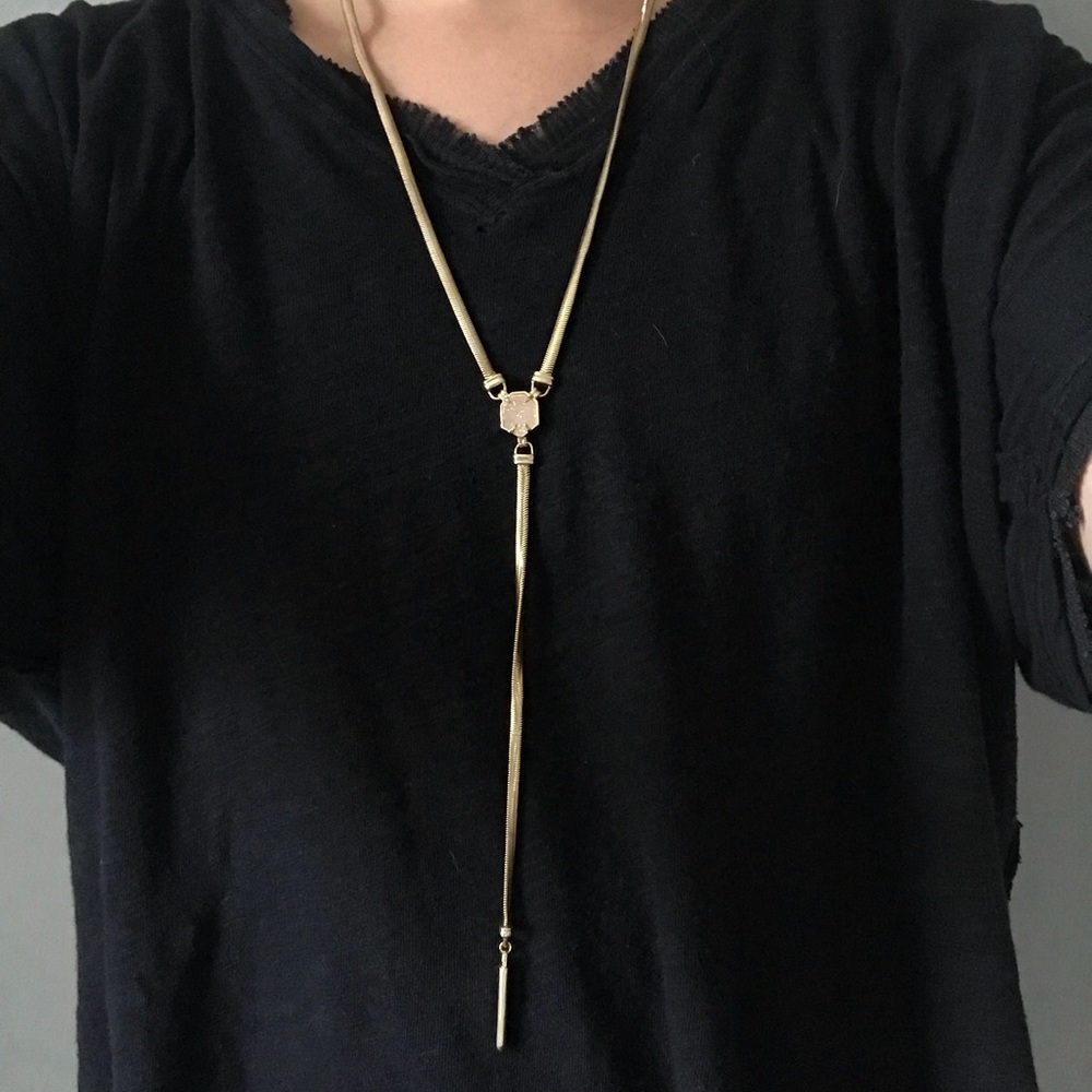 Kendra Scott necklace
